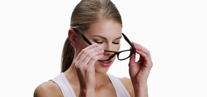 consejos trucos conocer si tienes lentes de uso diario quitarse lentes dos manos